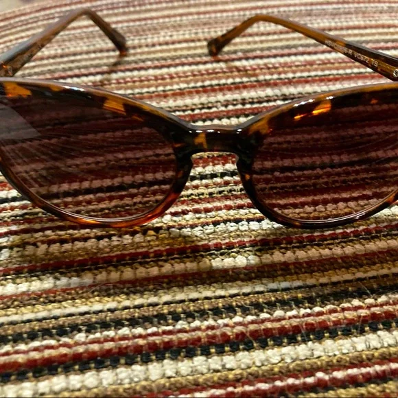 Vince Camuto | Accessories | New Vince Camuto Sunglasses  display picture 3